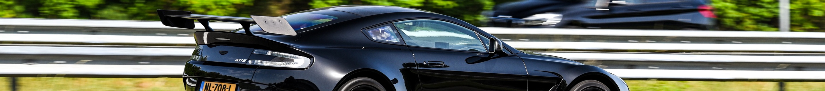 Aston Martin Vantage GT12