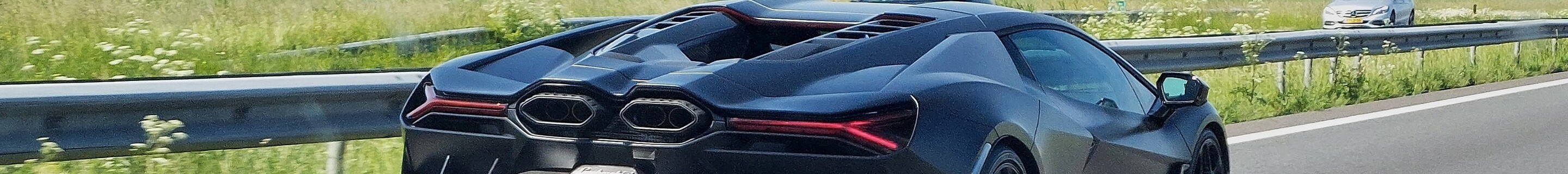 Lamborghini Revuelto