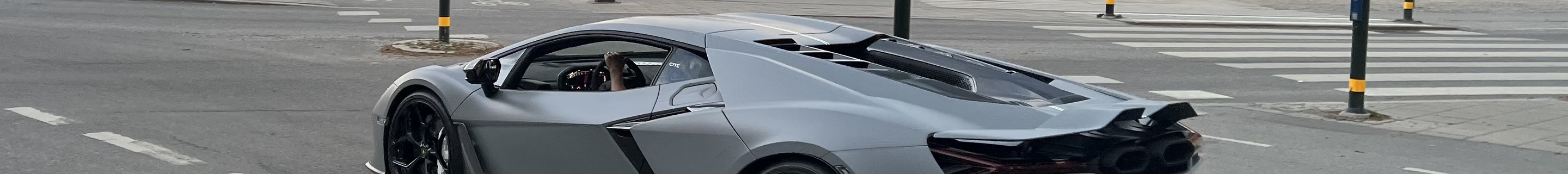 Lamborghini Revuelto