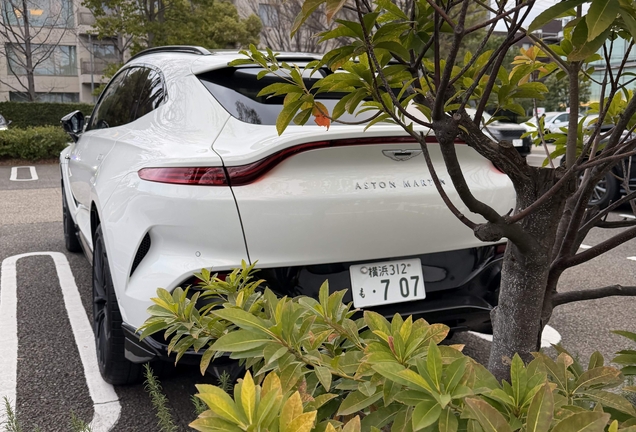 Aston Martin DBX707