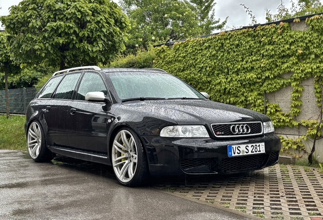 Audi RS4 Avant B5