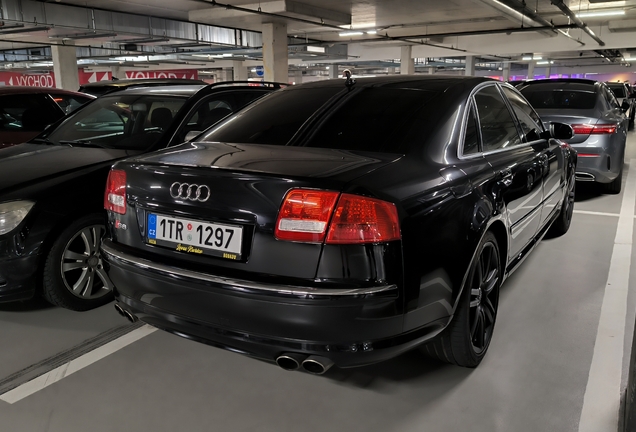 Audi S8 D3