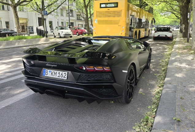 Lamborghini Aventador S LP740-4 Roadster Mansory