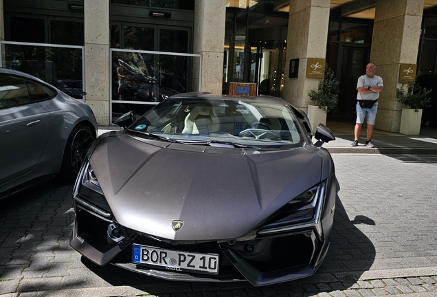 Lamborghini Revuelto