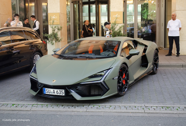 Lamborghini Revuelto