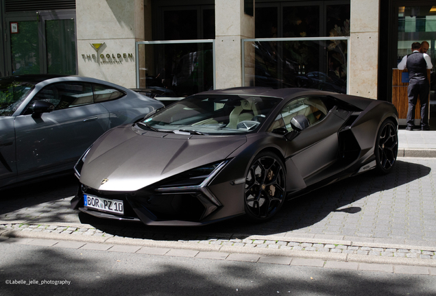 Lamborghini Revuelto
