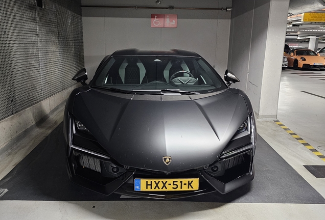 Lamborghini Revuelto