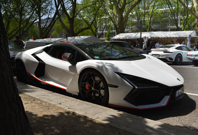 Lamborghini Revuelto