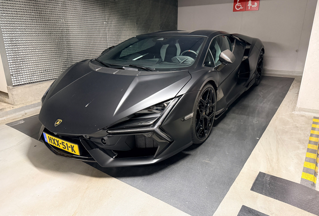 Lamborghini Revuelto