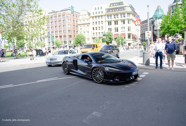 McLaren GT