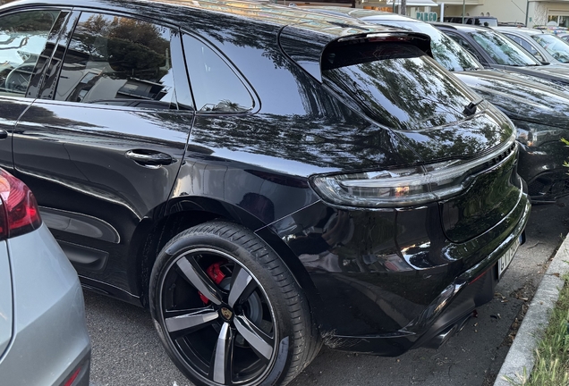 Porsche 95B Macan GTS MkIII