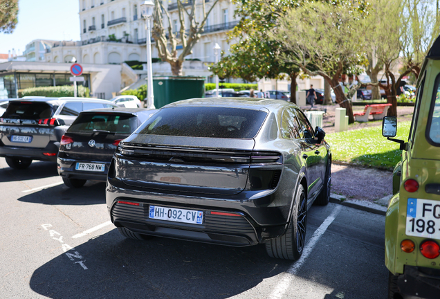 Porsche Macan EV Turbo