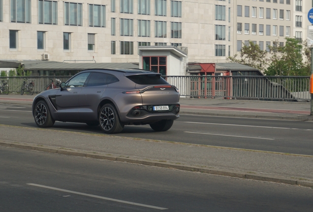 Aston Martin DBX