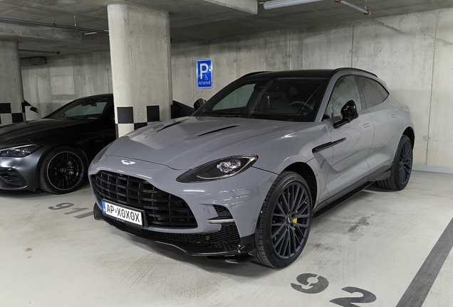 Aston Martin DBX707