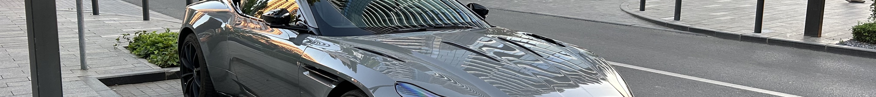 Aston Martin DB11