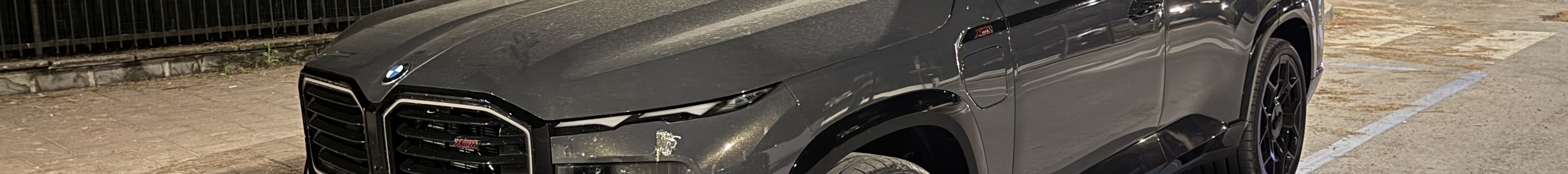 BMW XM G09 Label Red