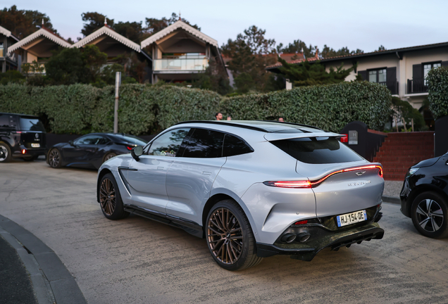 Aston Martin DBX707