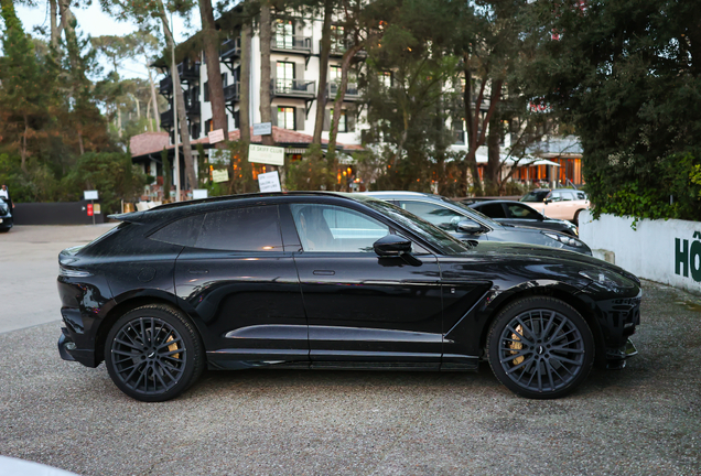 Aston Martin DBX707