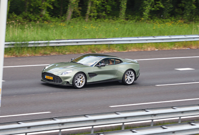 Aston Martin Vanquish 2025