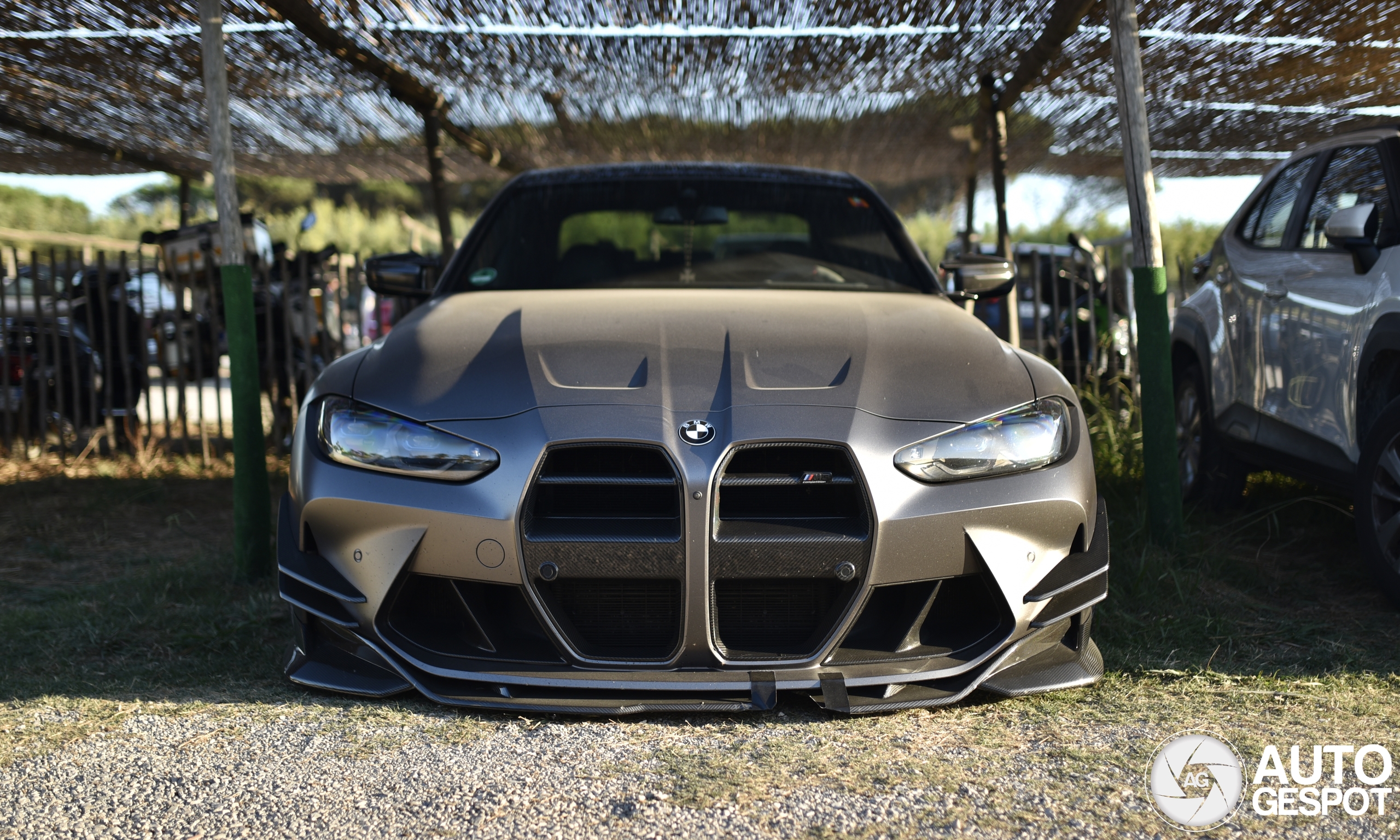 BMW M3 met splitter pakket laat de voor en nadelen zien