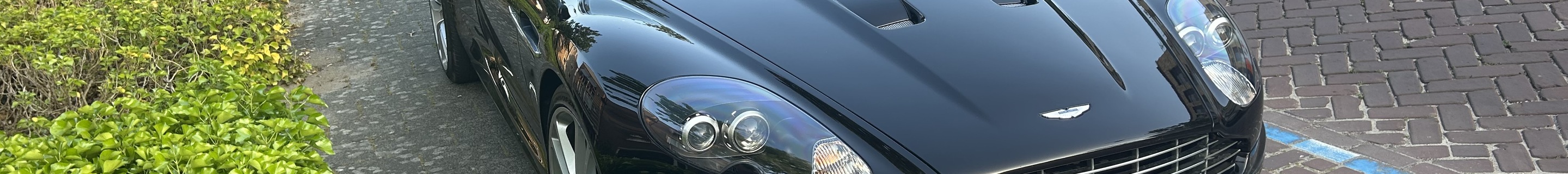 Aston Martin DBS Volante