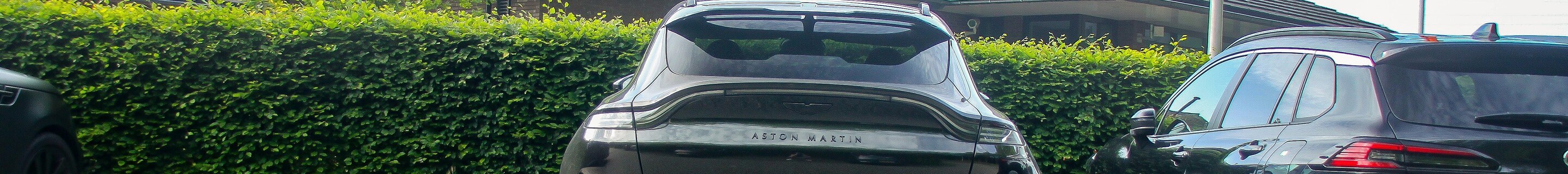 Aston Martin DBX707