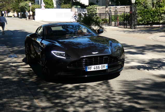 Aston Martin DB11