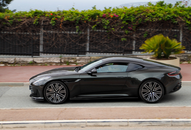 Aston Martin DB12