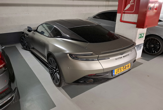 Aston Martin DB12