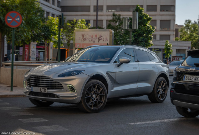 Aston Martin DBX