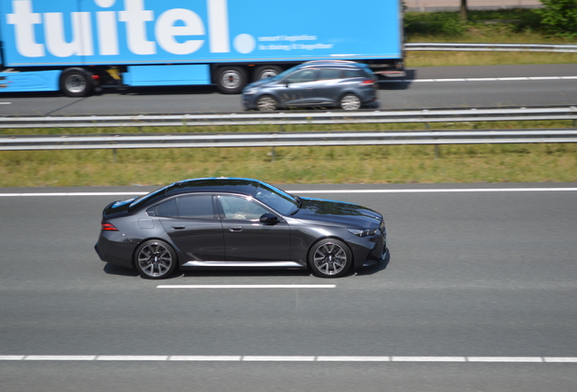 BMW M5 G90