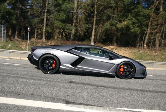 Lamborghini Revuelto