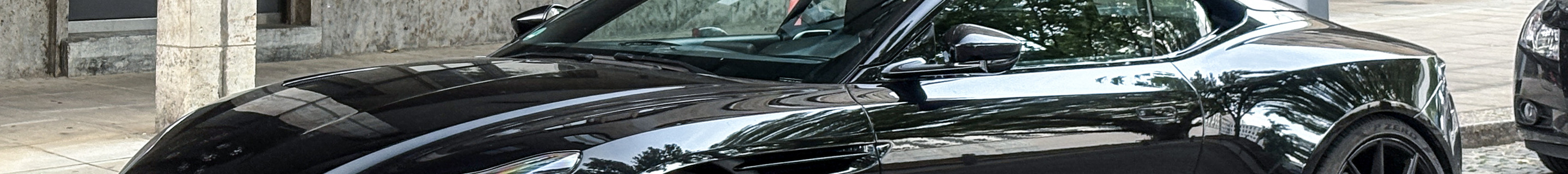 Aston Martin DB11