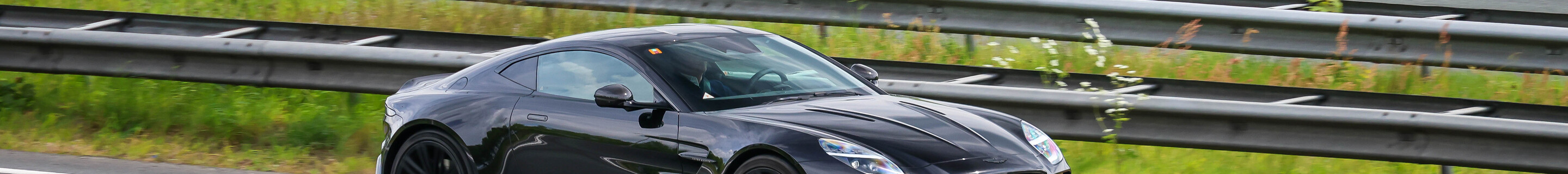 Aston Martin Vantage 2024