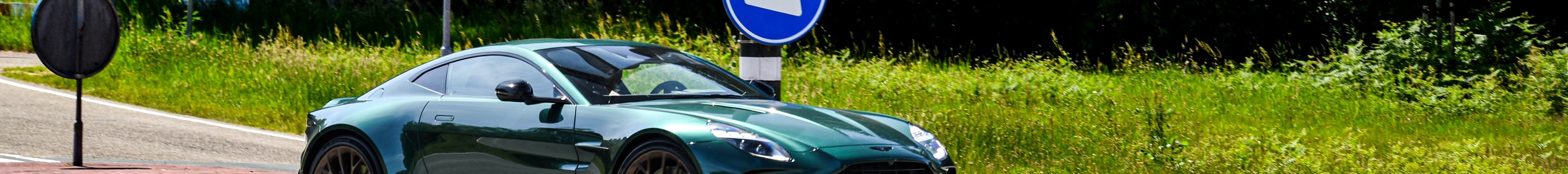 Aston Martin Vantage 2024