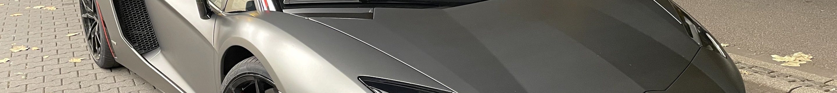 Lamborghini Aventador LP700-4 Roadster Pirelli Edition