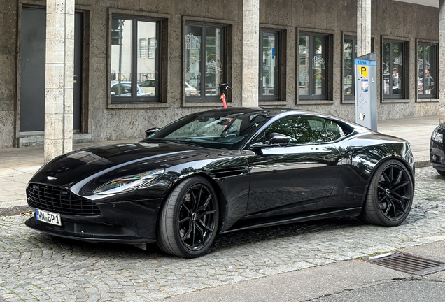 Aston Martin DB11