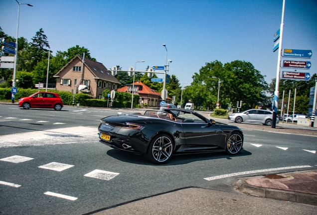Aston Martin DB12 Volante