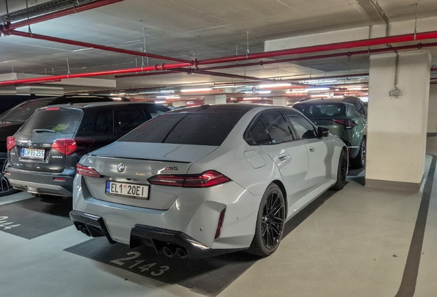 BMW M5 G90