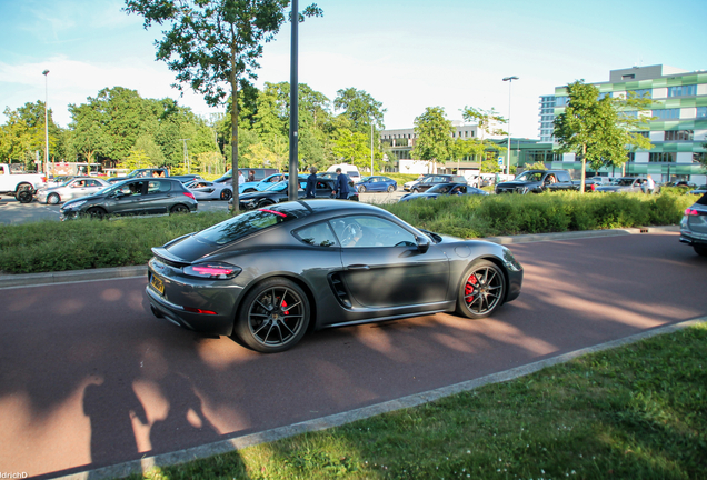 Porsche 718 Cayman S