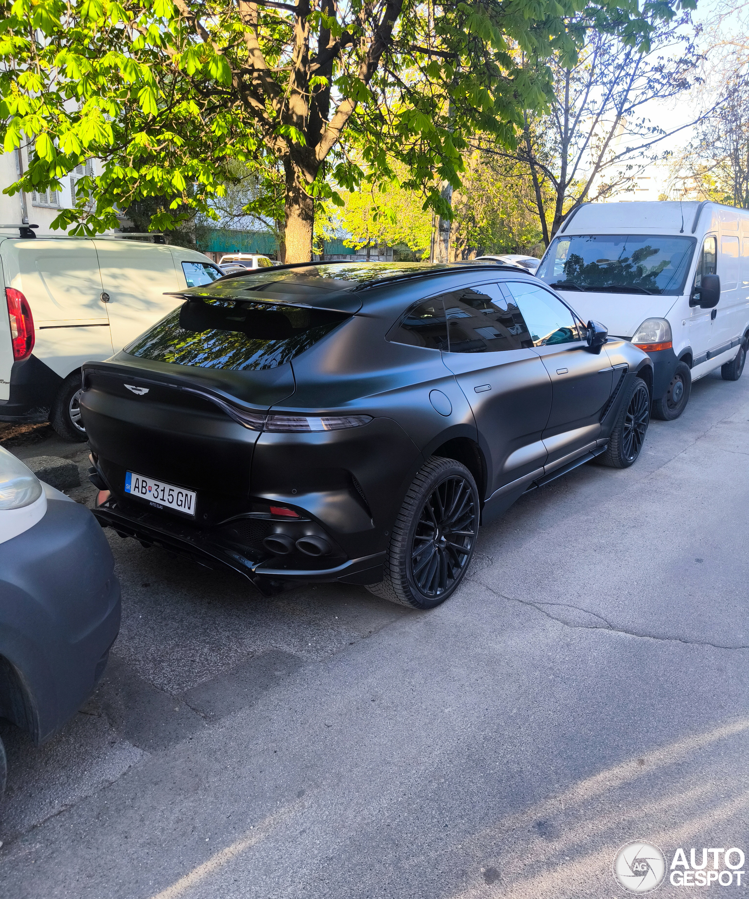 Aston Martin DBX707