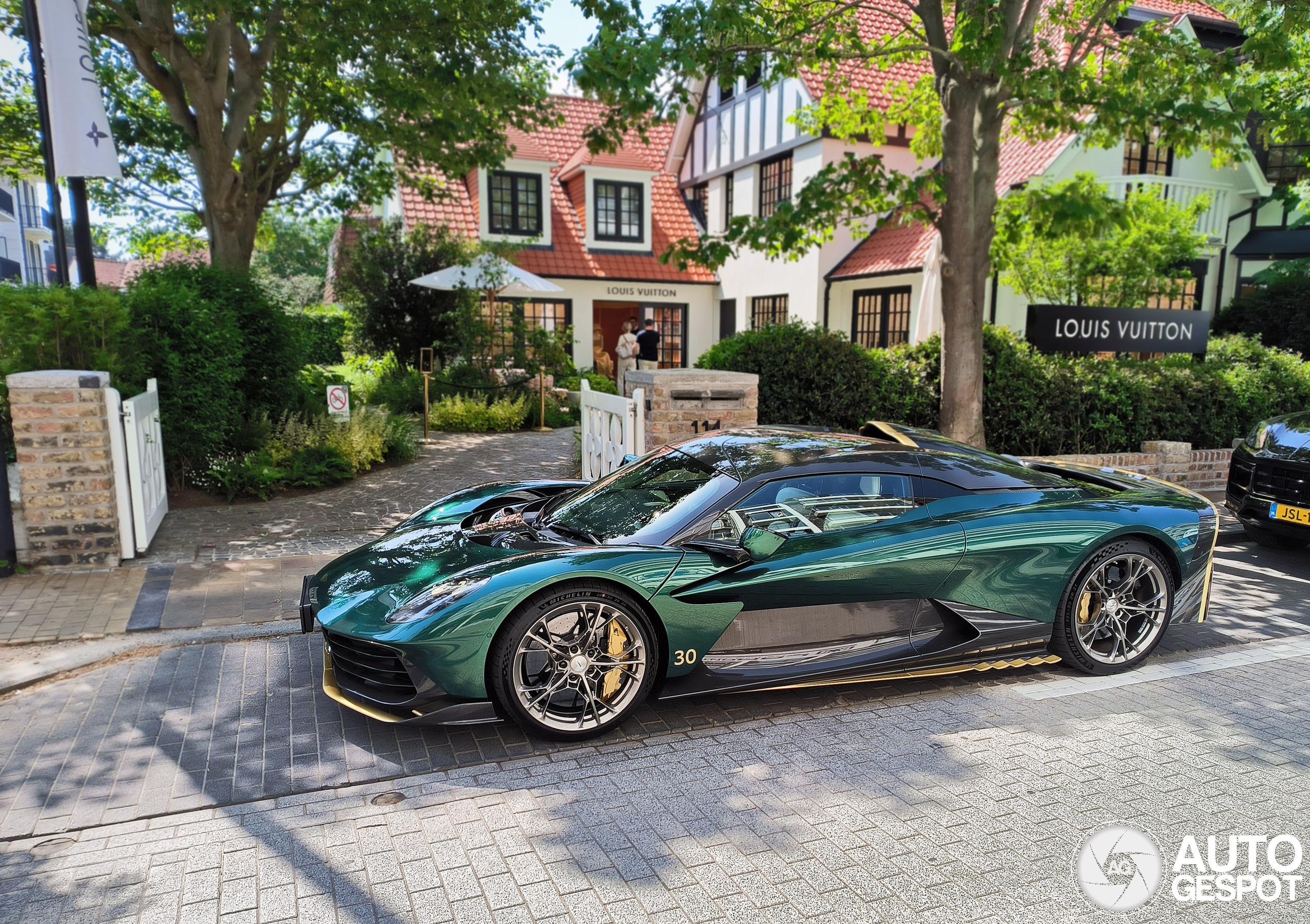 Allereerste Aston Martin Valhalla gespot in Knokke