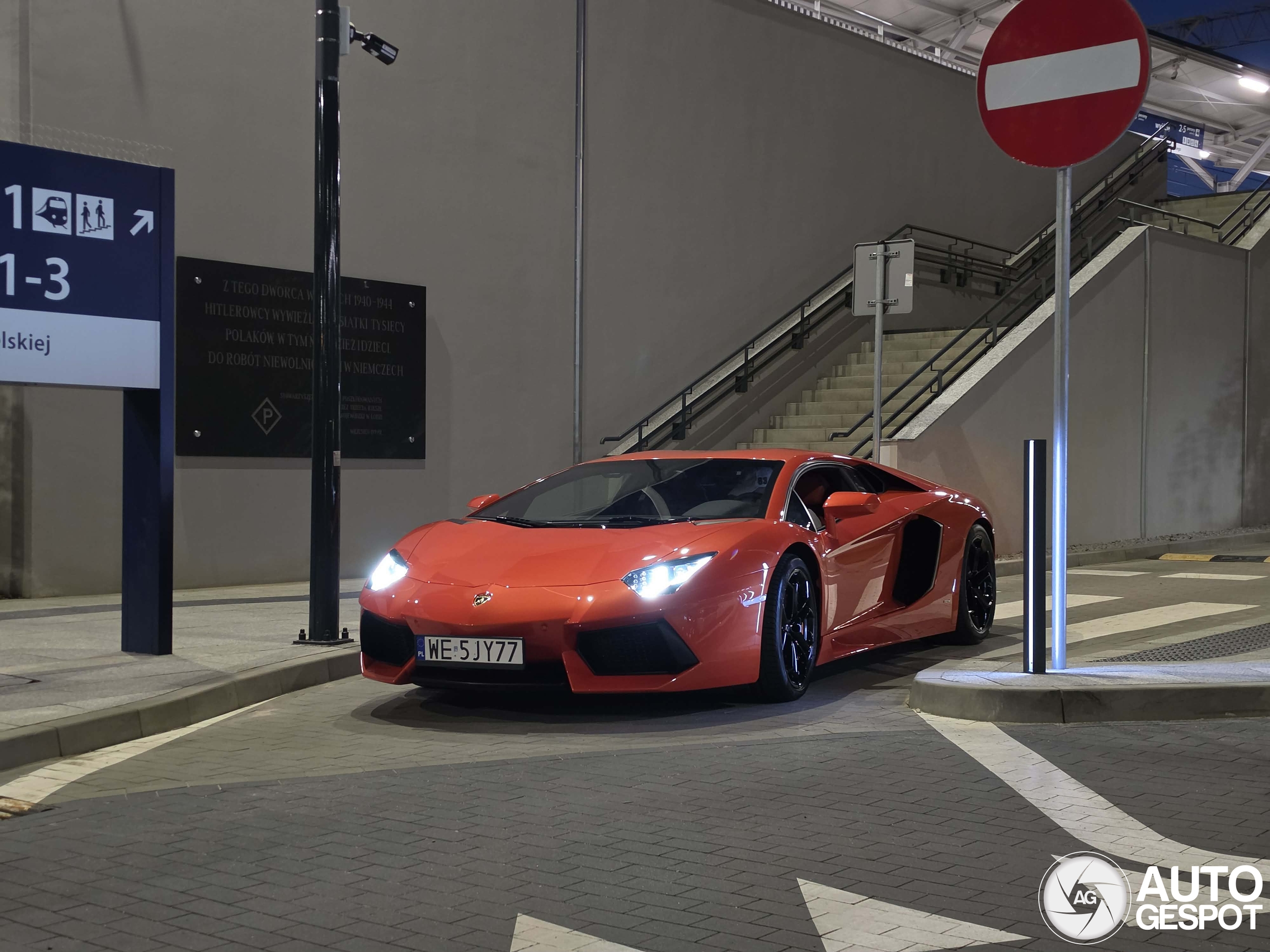 Lamborghini Aventador LP700-4