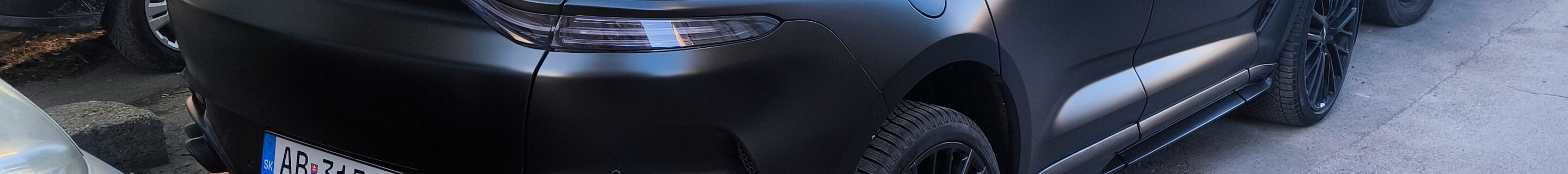 Aston Martin DBX707