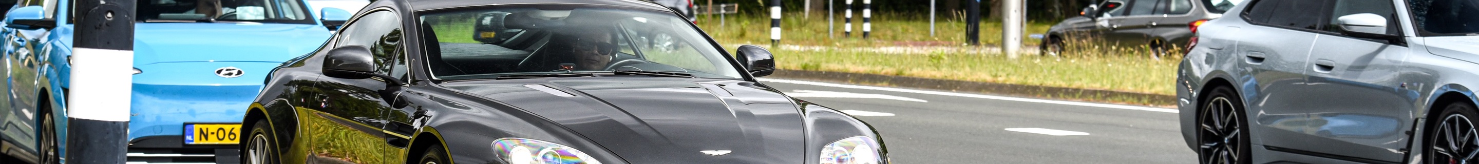 Aston Martin V8 Vantage 2012