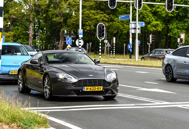 Aston Martin V8 Vantage 2012