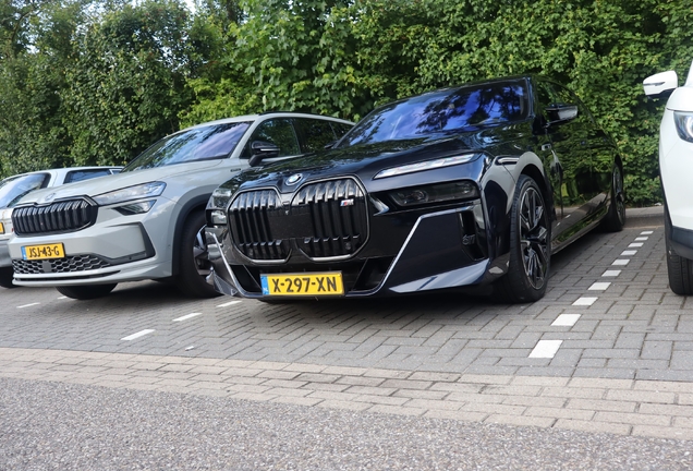 BMW M760e xDrive