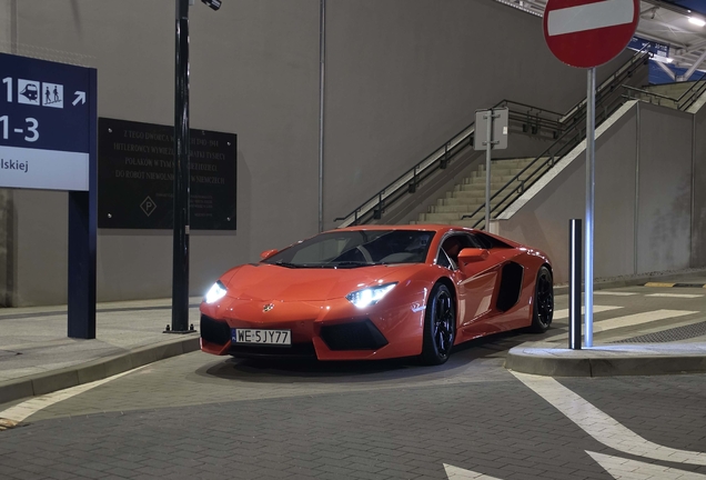 Lamborghini Aventador LP700-4