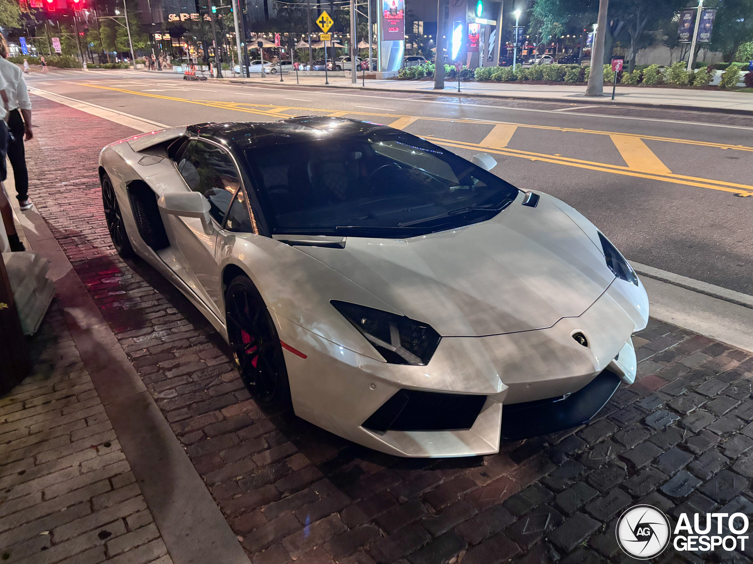 Lamborghini Aventador LP700-4 Roadster