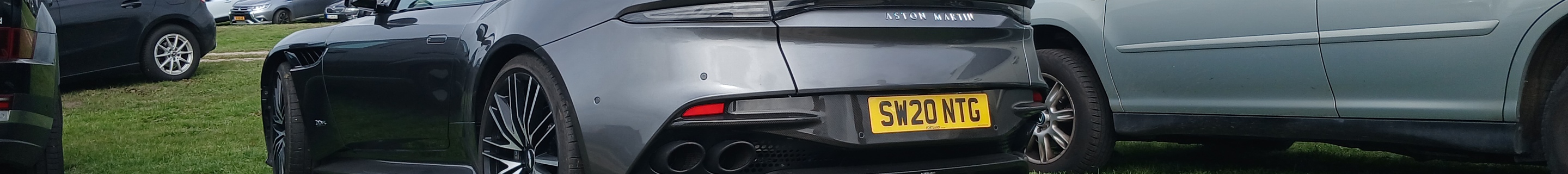 Aston Martin DBS Superleggera Volante